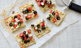 Gluten Free Greek Flatbread. Sick of boring salads and sandwiches for lunch? This gluten free recipe is just what you are looking for. Delicious , easy and a great summer lunch!